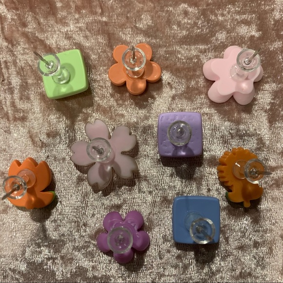 Adorable Flower Charm Themed Cute Thumb Tack Push Pin Set of 9 - Picture 6 of 10